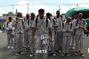跳起舞来！南非队抵达阿兹特克球场