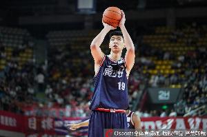 内线支柱徐昕发挥出色，4投4中高效揽获10分8板4帽，正负值高达+14