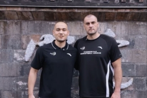 成都衡昌龙马争霸赛期间，赛依丁与尼古拉游览宽窄巷子城市文化地标