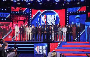 NBA官方发布：拉斯维加斯夏季联赛7月10日启幕！首日比赛状元对决榜眼！