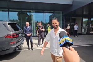 记者:阿莫林亮相利纳特机场,将开启在米兰的执教篇章