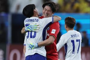 德国天空记者报道：多特蒙德队签下18岁日本球员山本天翔，租借合同含买断条款