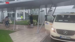 寂静无声！世界杯意外出局32强，德国队在倾盆大雨中抵达慕尼黑