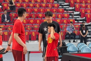 交流海外打球心得：杨瀚森、余嘉豪、赵维伦赛前分享体会