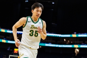 王俊杰表示离开旧金山大学是因为教练对他意见很大，同时也没有获得关键角色