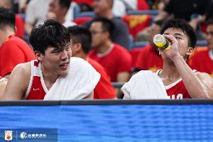 媒体人王俊杰与杨瀚森均感不适且焦急，杨瀚森的表现未必优于徐昕