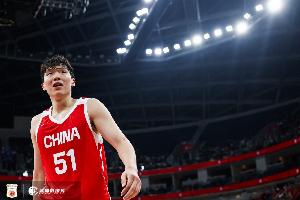 媒体人：球迷盼杨瀚森“虐杀”对手 他需调整适应国家队