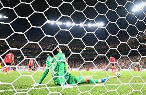 0-1南非！韩国解说：个人看法是，这或许是韩国队历史上最差的一场比赛