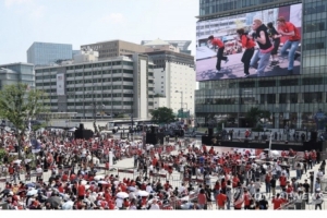 韩媒报道:韩国光化门广场世界杯观赛人数超万人