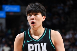 跟团翻译：网友对杨瀚森的批评声众多，他则劝我保持平和心态