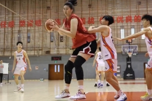 中国女篮训练视频曝光：千次出手磨砺对抗果断性