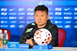 刘建业谈球队上半程出色表现,保级后决定让向余望重返熟悉位置