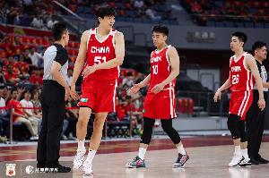 媒体人：中国男篮应主打双后卫加王俊杰的乱战风格，其他人只需扮演好蓝领角色