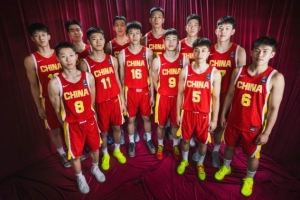 媒体人士:国青队中涌现出具备天赋与潜力的球员,期待他们保持锐气与努力,早日为国家效力