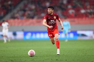 东体：铁人欲引进沈阳籍球员李帅，赛后徐正源拥抱李帅